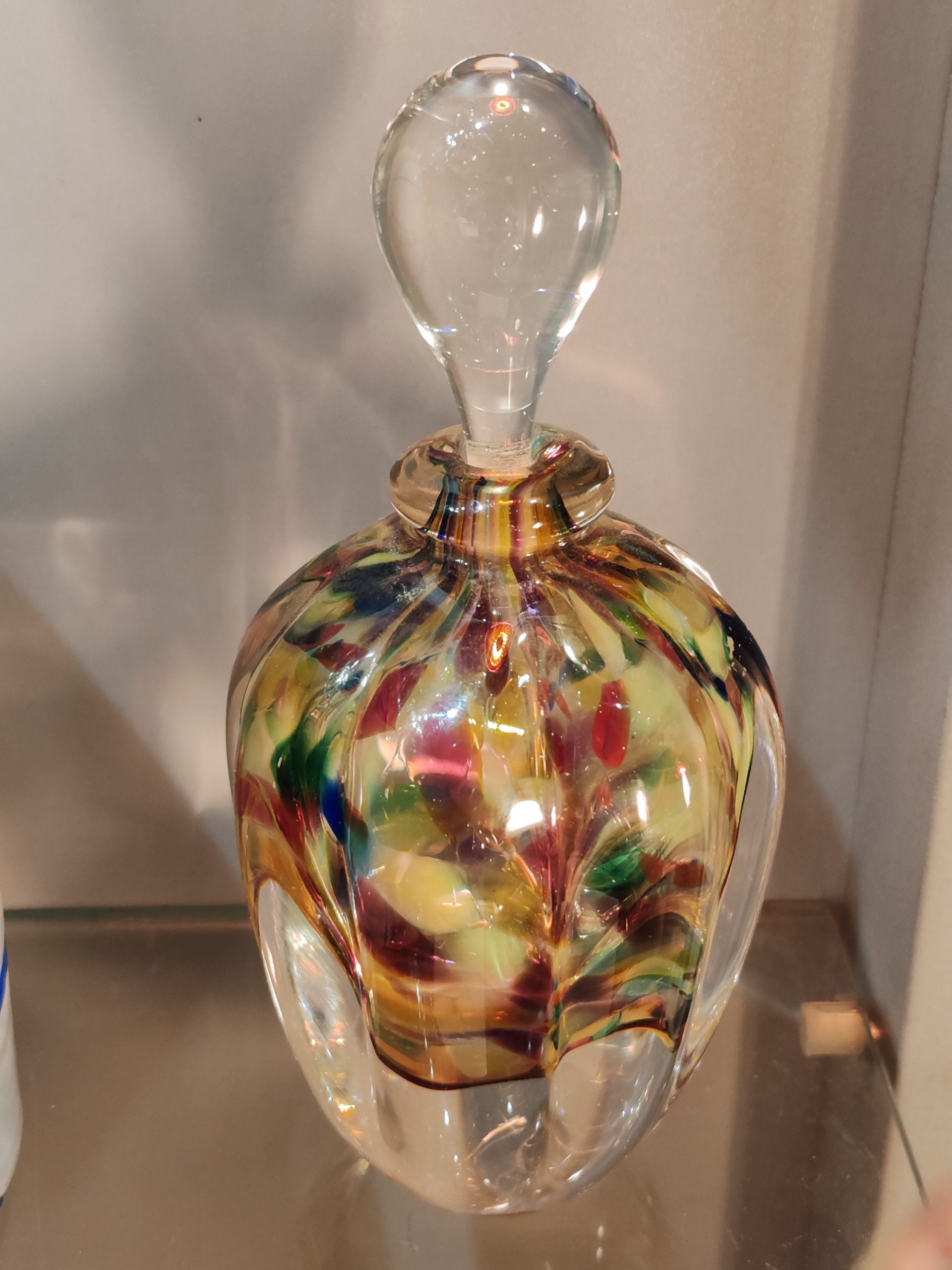 Flacon soufflé bouche                     avec inclusions signé
   Roger Gandelman de 2014
           Maître Verrier
          Hauteur 14 cm