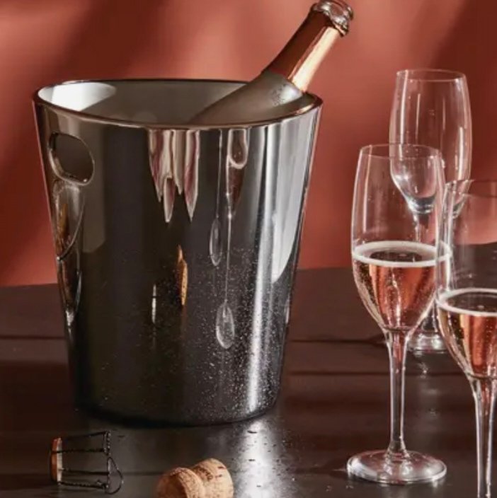 Seau à Champagne BOLLY de la célèbre Maison ALESSI en Acier Brossé inoxydable
Hauteur 22 cm