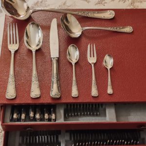 Ménagère LOUIS XV 74 pièces
FRIONNET FRANÇOIS
en Métal Argenté
2 Niveaux