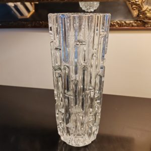 Vase "Labyrinthe" en Cristal
de Bohême -1965
Designer Frantisek Vizner
(1936-2011)-Hauteur 25 cm-