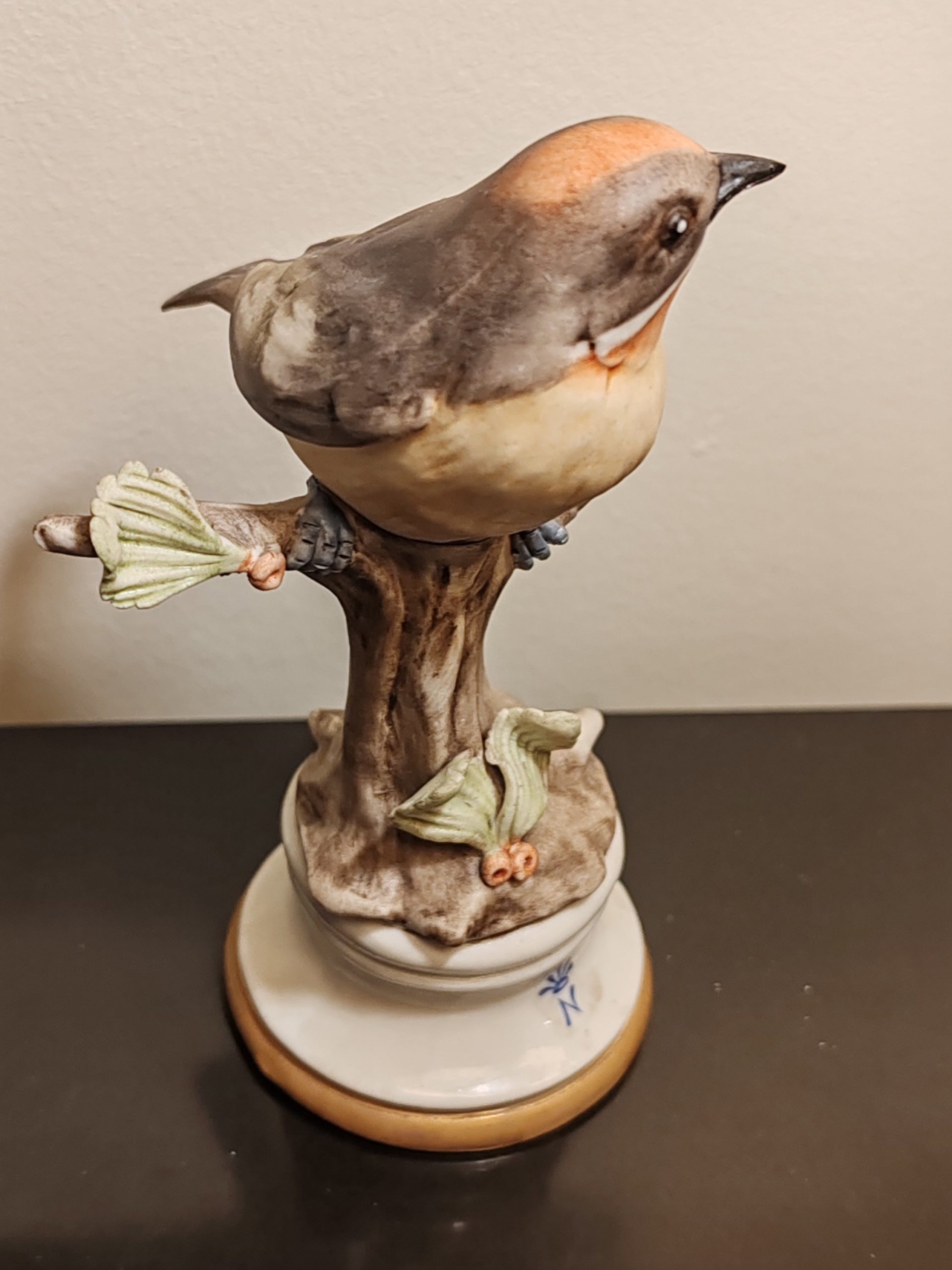 Biscuit CAPODIMONTE
Création du céramiste
Giuseppe Armani (1935-2006)
Hauteur 13,5 cm