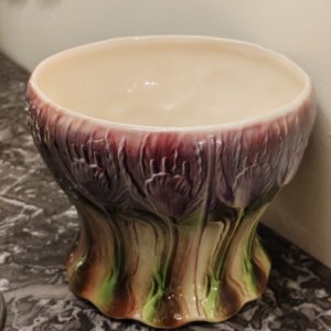 Vase cache-pot en Barbotine
Faïencerie se SAINT CLÉMENT
Hauteur 15 cm