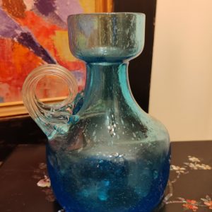 Broc Verrerie de l'île de BENDOR soufflé bouche et bulle.
Hauteur 17 cm
Années 50/60