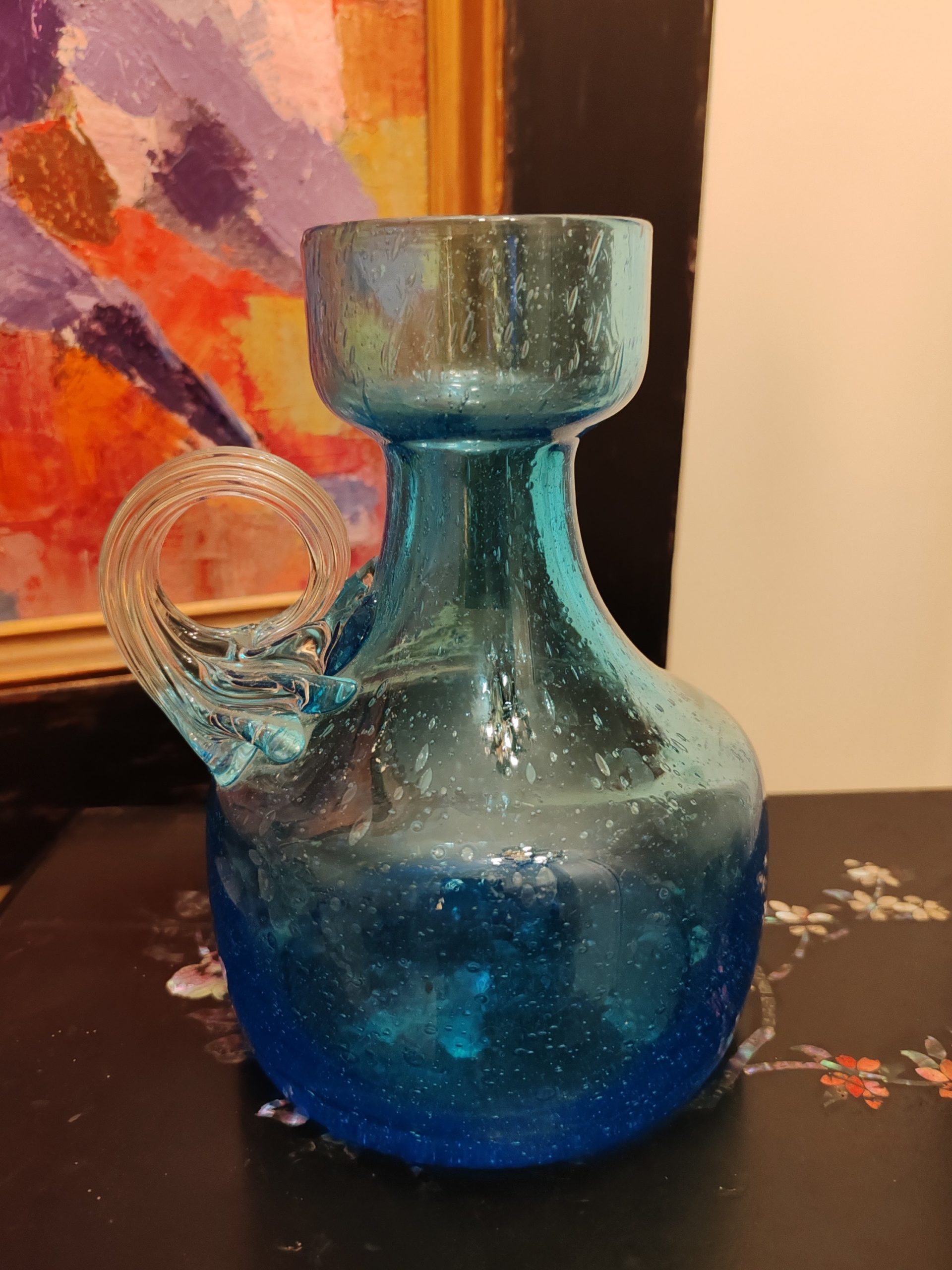 Broc Verrerie de l'île de BENDOR soufflé bouche et bulle.
Hauteur 17 cm
Années 50/60