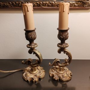 Paire de Bougeoirs en Bronze Doré Style Louis XV
Hauteur 22,5 cm