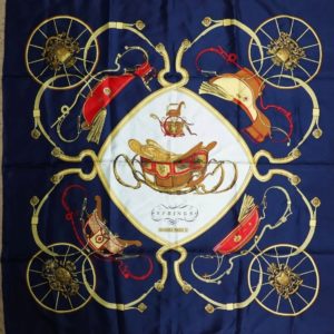 Carré HERMÈS "Spring"
en Twill de soie
90 cm x 90 cm
Dans sa Boîte