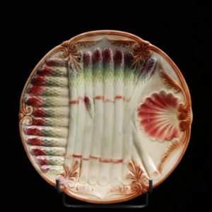 Assiette à asperges
Barbotine d'Onnaing
Fin XIXÈME - Diamètre 24 cm
Disponible 4 autres.