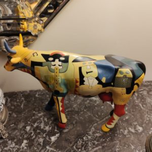 Vache COW PARADE "Picosowso' Moosicians" POP ART Année 2003 signée, Peinte à la main.
Longueur 30cm
Designer : Allison Gregory