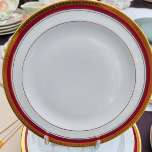 12 Assiettes à dessert
Porcelaine de Limoges
René Caire 
Diamètre 19 cm