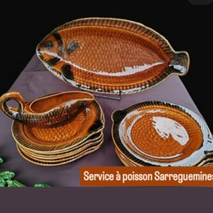 Service à poisson en Faïence
De Sarreguemines
12 Assiettes, 1 Saucière, 1 Plat.