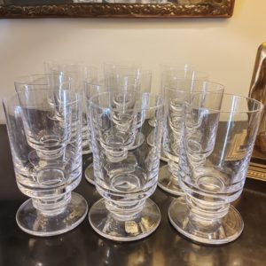 12 Verres sur Pied en 
Cristal de Vannes le Châtel 
(DAUM) Années 80
Hauteur 12,5 cm