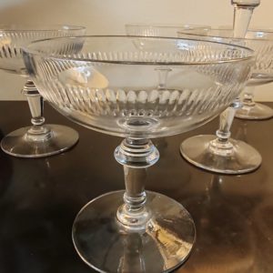 8 coupes à champagne
XIXÈME soufflées bouche
Hauteur 10,6 cm