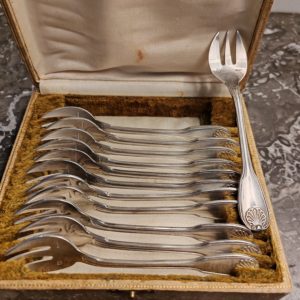 Rare coffret de fourchettes à huîtres en métal argenté Adolphe Boulenger, modèle Coquille (Fin XIXe siècle)