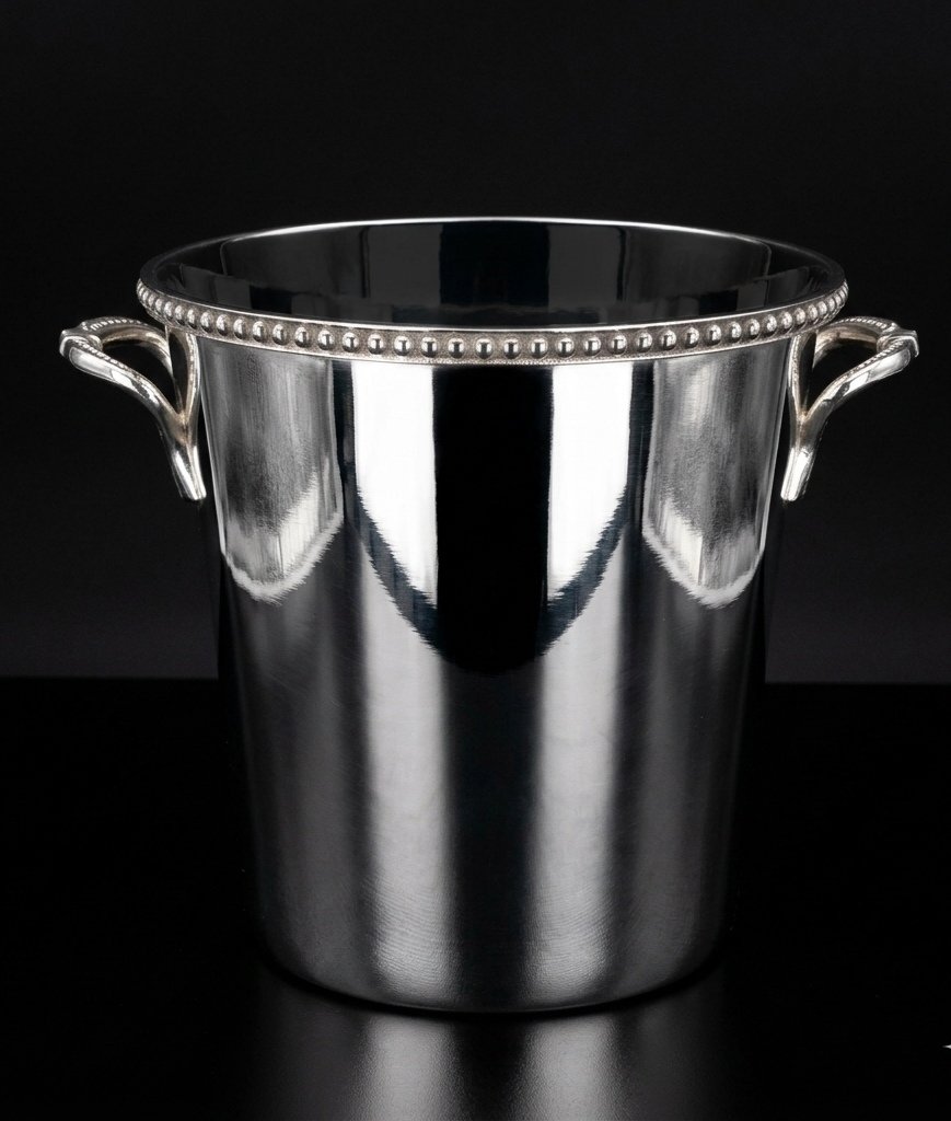 Seau à Champagne
en Métal Argenté
Orfèvre Noël Collet
Hauteur 18,5 cm